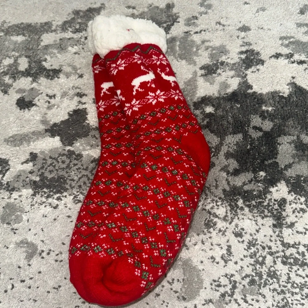 Non slip fuzzy red slip on Christmas slipper socks NWOT